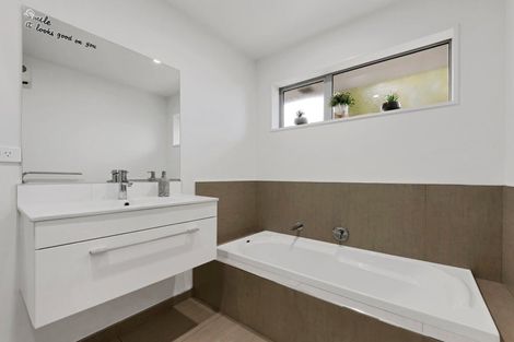 Photo of property in 6 Duggan Close, Rolleston, 7614