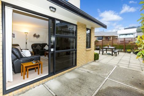 Photo of property in 15 Ormrod Grove, Riverstone Terraces, Upper Hutt, 5018