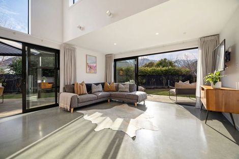 Photo of property in 20 Adamson Drive, Arrowtown, 9302