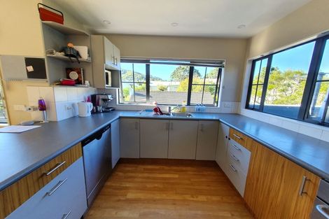 Photo of property in 17a Aplin Terrace, Ngaio, Wellington, 6035