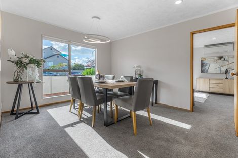 Photo of property in 11 Stevenson Way, Cockle Bay, Auckland, 2014