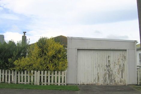 Photo of property in 18 Cambridge Street, Tawa, Wellington, 5028