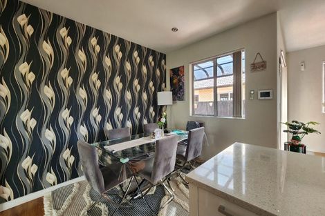 Photo of property in 2 Wellfield Drive, Papakura, 2110