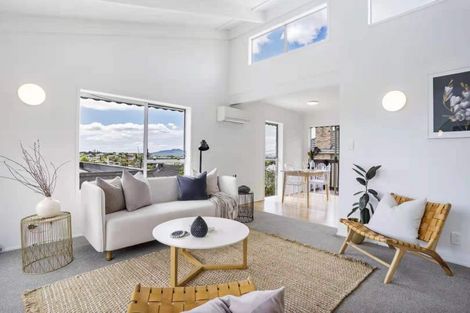 Photo of property in 1/125 Forrest Hill Road, Forrest Hill, Auckland, 0620