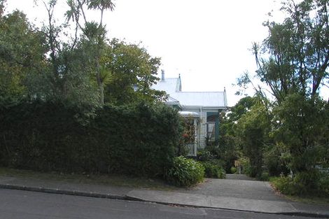 Photo of property in 1/36 Maritime Terrace, Birkenhead, Auckland, 0626