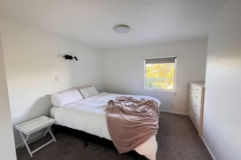 Photo of property in 111 Pupuke Road, Northcote, Auckland, 0627