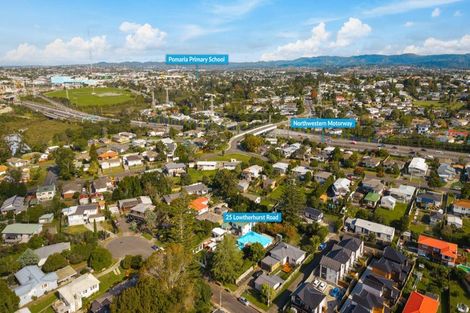 Photo of property in 25 Lowtherhurst Road, Massey, Auckland, 0614