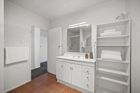 Photo of property in 28 Warwick Crescent, Taradale, Napier, 4112