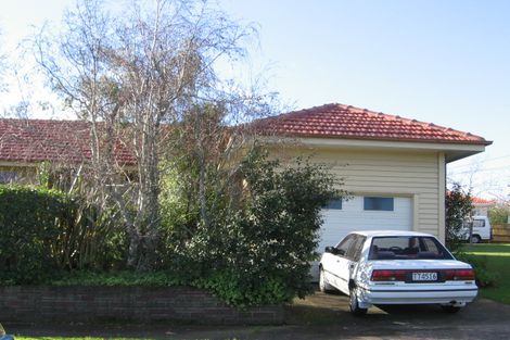 Photo of property in 1 Pine Terrace, Howick, Auckland, 2014