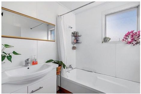 Photo of property in 30 Mirrabooka Avenue, Botany Downs, Auckland, 2010