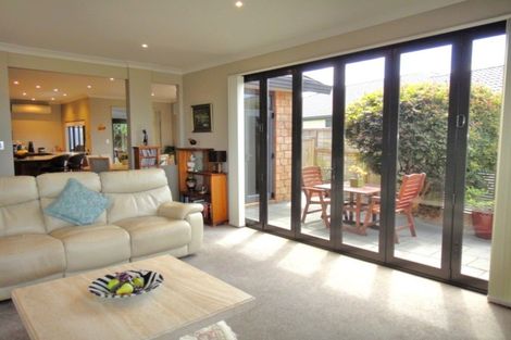 Photo of property in 22 Key West Drive, One Tree Point, 0118