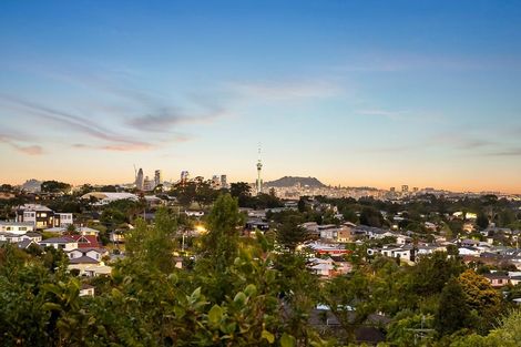 Photo of property in 42 Grenada Avenue, Forrest Hill, Auckland, 0620