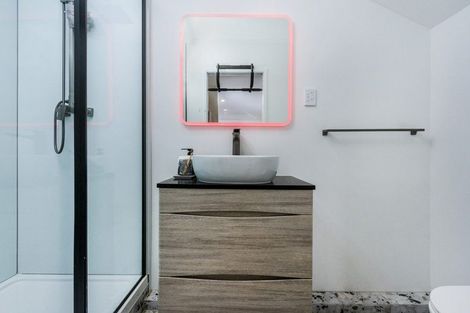 Photo of property in 2/20 Kiteroa Terrace, Rothesay Bay, Auckland, 0630