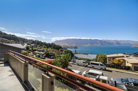 Photo of property in 48 Wynyard Crescent, Fernhill, Queenstown, 9300