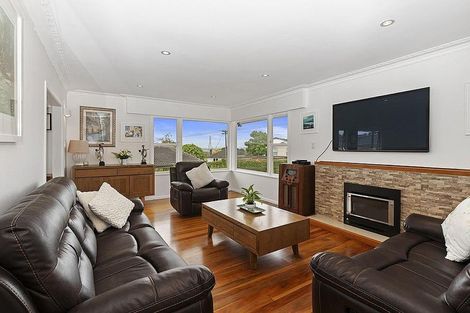 Photo of property in 28 Tiroroa Avenue, Te Atatu South, Auckland, 0610