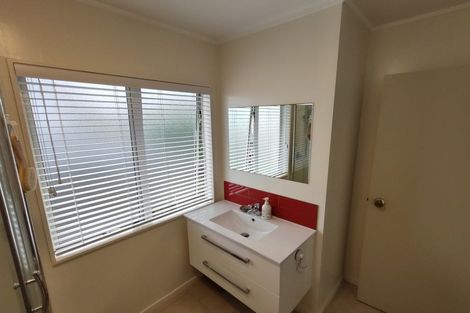 Photo of property in 2/28 Caribbean Drive, Unsworth Heights, Auckland, 0632