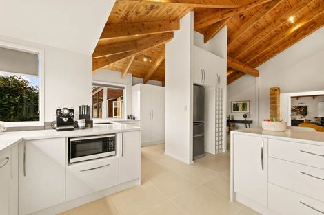 Photo of property in 18 Burgundy Park Avenue, Henderson, Auckland, 0612