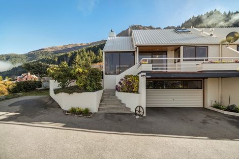 Photo of property in 110b Wynyard Crescent, Fernhill, Queenstown, 9300