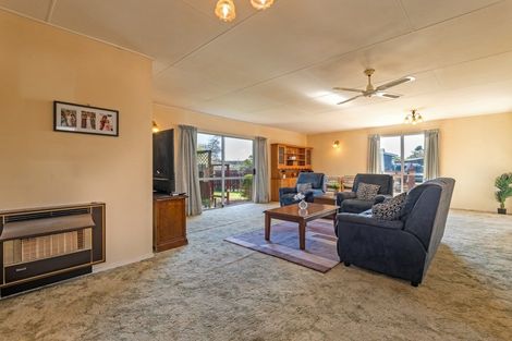 Photo of property in 38 Acacia Street, Kelvin Grove, Palmerston North, 4414