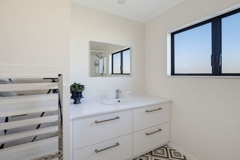 Photo of property in 35 Domain Road, Waipawa, 4210