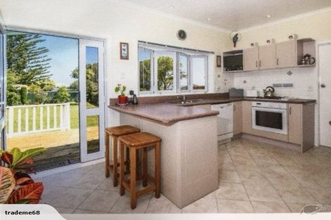 Photo of property in 9 Bernleigh Terrace, West Harbour, Auckland, 0618