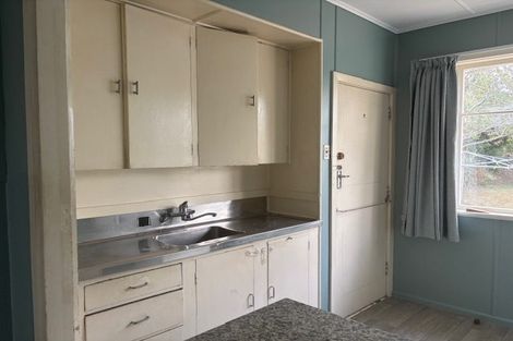 Photo of property in 15 Miller Road, Mangere Bridge, Auckland, 2022