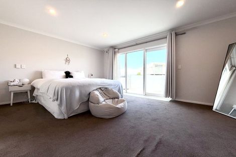 Photo of property in 17 Tamworth Crescent, Newlands, Wellington, 6037