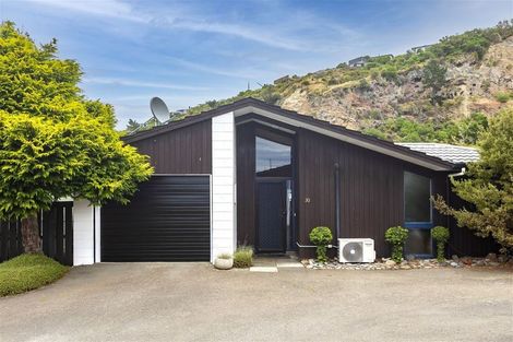 Photo of property in 20 Raekura Place, Redcliffs, Christchurch, 8081