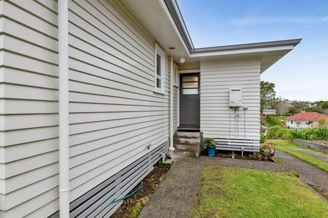 Photo of property in 62 Awanui Street, Merrilands, New Plymouth, 4312