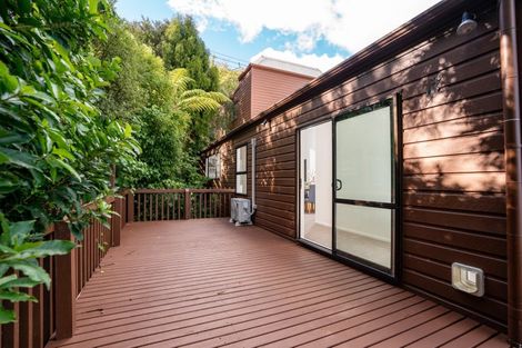 Photo of property in 16 Garden Road, Northland, Wellington, 6012