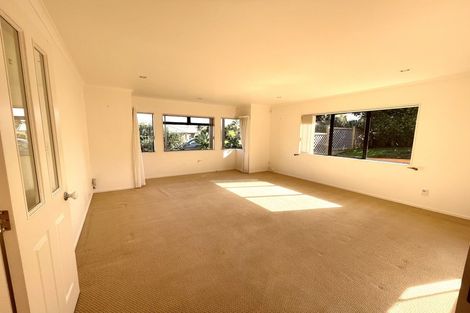 Photo of property in 31 Kath Hopper Drive, Orewa, 0931