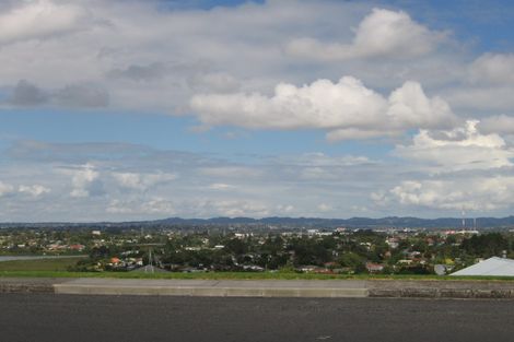 Photo of property in 127 Luckens Road, West Harbour, Auckland, 0618