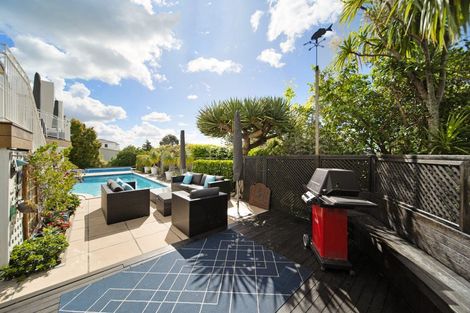 Photo of property in 19 Evelyn Road, Cockle Bay, Auckland, 2014