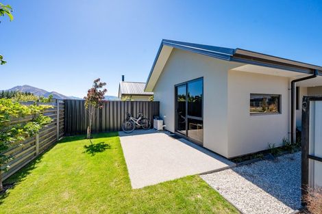 Photo of property in 8 Tahi Street, Albert Town, Wanaka, 9305