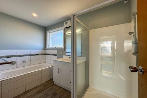 Photo of property in 21 Rosedale Place, Avonhead, Christchurch, 8042