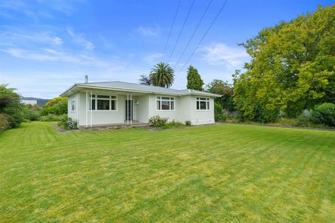 Photo of property in 22 Queenwood Road, Levin, 5510