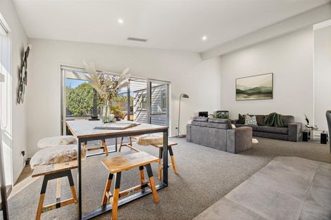 Photo of property in 8 Sir Lincoln Drive, Kumeu, 0810