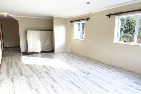 Photo of property in 14 Chelsea View Drive, Chatswood, Auckland, 0626