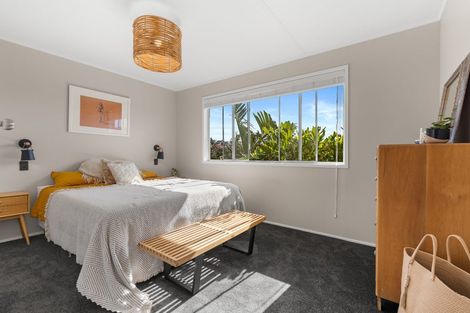 Photo of property in 1/26 Nor'east Drive, Northcross, Auckland, 0632