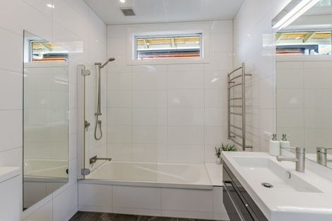 Photo of property in 9 Wha Street, Lyall Bay, Wellington, 6022