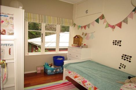 Photo of property in 28 Rangiora Avenue, Kaiwharawhara, Wellington, 6035