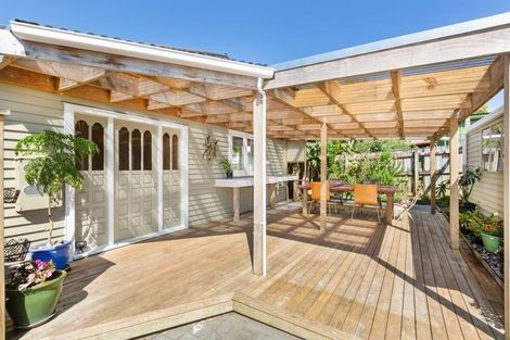 Photo of property in 29 Government Road, Raglan, 3225