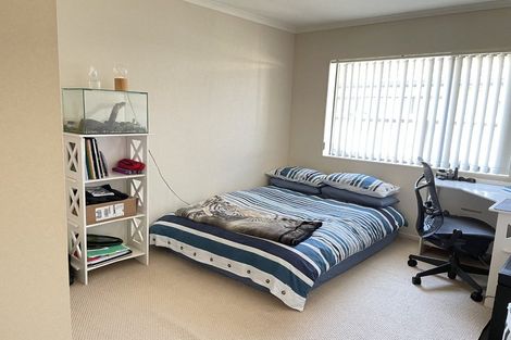 Photo of property in 20 Lilybank Crescent, East Tamaki, Auckland, 2013