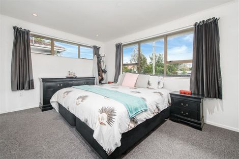 Photo of property in 8 Forest Hill Road, Henderson, Auckland, 0612