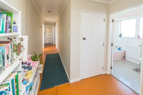 Photo of property in 21 Gibbons Crescent, Castlecliff, Whanganui, 4501