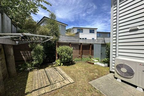 Photo of property in 8/20 Glanmire Road, Newlands, Wellington, 6037