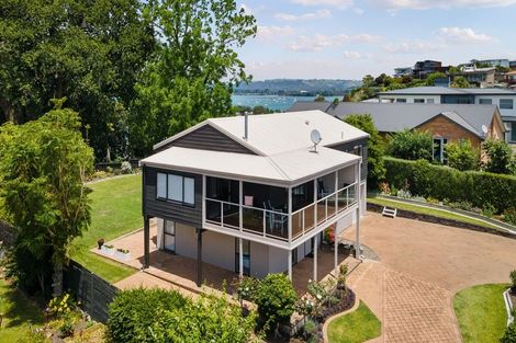 Photo of property in 2 Gellibrand Place, Omokoroa, 3114