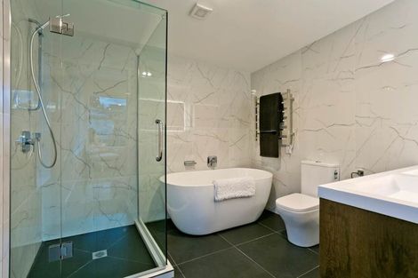 Photo of property in 25 Para Close, Fairview Heights, Auckland, 0632