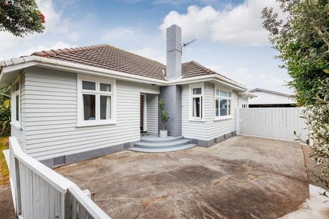Photo of property in 19 Featherston Street, Takaro, Palmerston North, 4412