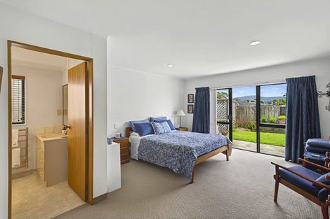 Photo of property in 44 Hadleigh Court, Paraparaumu, 5032